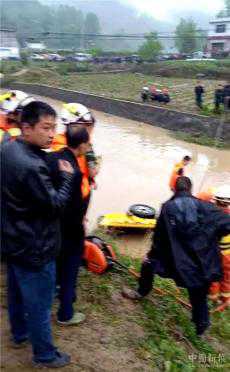 贵州德江：突发强降雨 两名电力工人抢险途中遇难