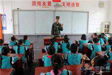 贵州晴隆：武警战士陪同学生过别样“儿童节”