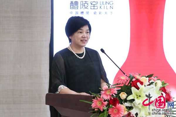 3-湖南省女陶艺家协会会长黄小玲.jpg