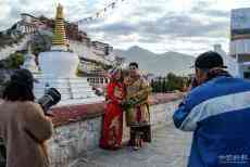 西藏去年遊客破4000万 收入达560亿