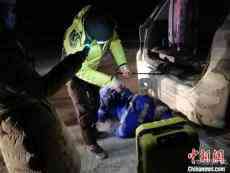 18名重庆籍游客被困青海哈拉湖无人区获救