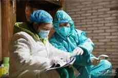 贵州丹寨：“村医夫妻”每天奔走20村寨为村民量体温