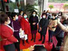 重庆涪陵：妇联主席率11名女企业家慰问肿瘤患者