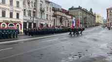 俄罗斯举行卫国战争胜利75周年阅兵式 不许观众入场参观