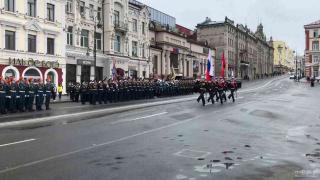 俄罗斯举行卫国战争胜利75周年阅兵式 不许观众入场参观