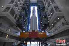 长征五号火箭垂直转运至发射区 近期择机中国首次火星探测