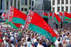 ﻿颜色革命席卷白俄罗斯 卢卡申科愿公投让权