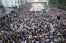 泰国国会下周将举行特别会议 寻求解决示威危机