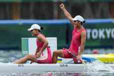 中国组合女子500米双人划艇夺金