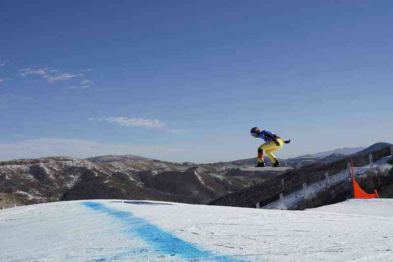 运动员在比赛中。陈亮摄