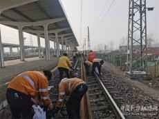 阜阳工务段：全面完成站场股道钢轨无缝化施工任务