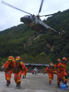 抢救生命 全力救灾——四川地震72小时直击