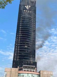 长沙：高200多米的电信大厦起大火，逃生女孩陈述经过