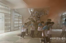 衡阳市实验中学举行消防逃生自救演练