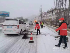 甘肃省临夏公路事业发展中心除雪保畅，护航春运