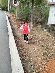 湖南宜章县黄沙镇：志愿者美化公路环境助力旅发会