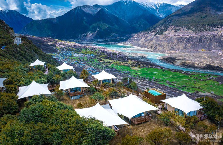 依托桃花资源，打造文旅产业。 张静摄