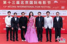 直击北影节开幕红毯 中外影人亮相星光熠熠