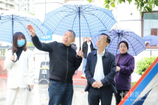 刘璋一行莅临高新成章实验学校检查文明校园创建工作