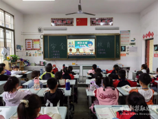 隆回县六都寨镇中心小学开展“防溺水”主题班会活动   