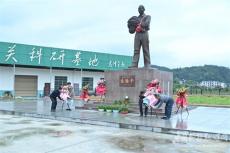 湖南隆回县羊古坳镇雷峰村群众纪念袁隆平