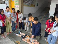 隆回县金桥小学开展防溺水应急演练活动