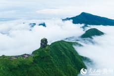 航拍世界自然遗产地梵净山：云雾缭绕 森意盎然