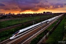 我国首条设计时速350公里高铁15年运客3.4亿人次