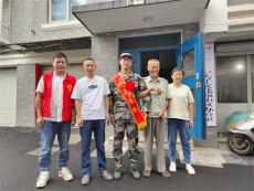 休宁县东湖社区：金秋九月 欢送新兵