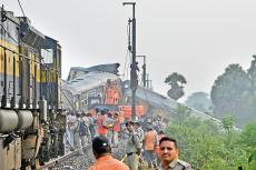 印度火车相撞酿13死 又是人祸