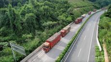 中老两国榨季甘蔗跨境运输正式开启
