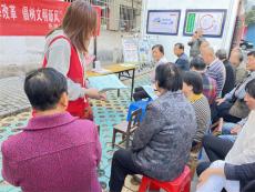东湖社区：医保政策宣传入小区