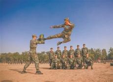 武警天津总队新兵团开展擒敌训练