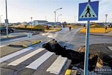 冰岛一天地震800次 地裂长15公里