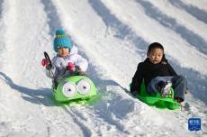 塞上湖城迎来冰雪季