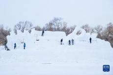 冰城火热雕琢“雪世界”