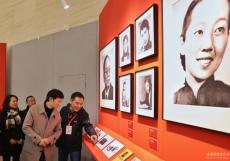 首届中国·中山郑景康影像双年展开幕