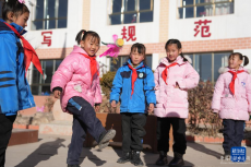 甘肃积石山地震灾区中小学校复课