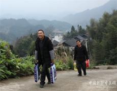 寒冬送温暖 关怀暖人心