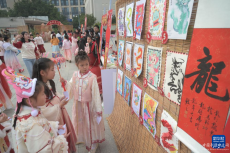 福建福州：舞龙击鼓迎开学 传统文化显魅力