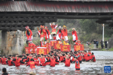福建连城：走古事 庆元宵