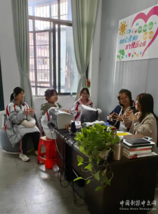 千红万紫安排著  只待新雷第一声