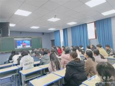 隆回县六都寨镇中心小学：收看报告会直播 弘扬高尚师德