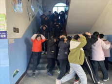 湖北京山市坪坝镇小学开展消防应急疏散演练