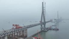 常泰长江大桥南岸边跨钢梁合龙