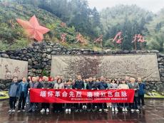 休宁县萝宁社区：祭英烈知党恩 英雄碑下话初心