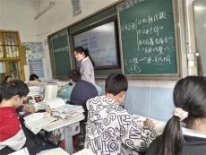 隆回高洲中学开展青年教师“听评促成长”教研活动