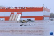 哈萨克斯坦多地遭洪水侵袭