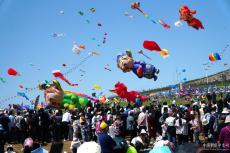 第41届潍坊国际风筝会万人风筝放飞活动举行