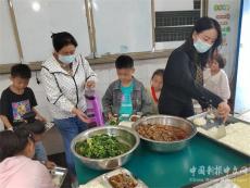 桐梓县娄山关街道工农小学：家校共育  共享“食”光